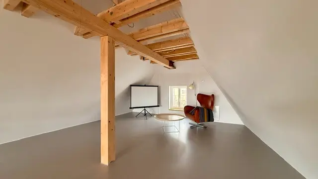 7 Zimmer Wohnung mit 218 m² in Brandenburg an der Havel – Bild 1