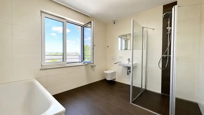 4 Zimmer Wohnung mit 109 m² in Dresden – Bild 2