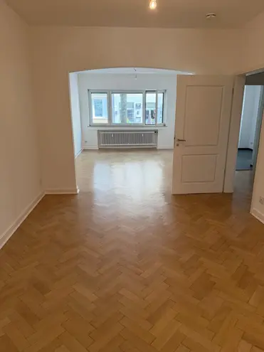 3 Zimmer Wohnung mit 90 m² in Düsseldorf – Bild 2