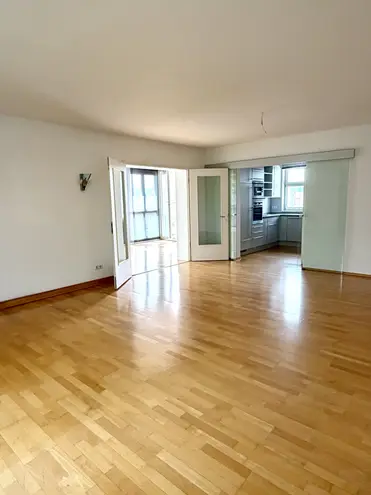 6 Zimmer Wohnung mit 183 m² in Erfurt – Bild 2