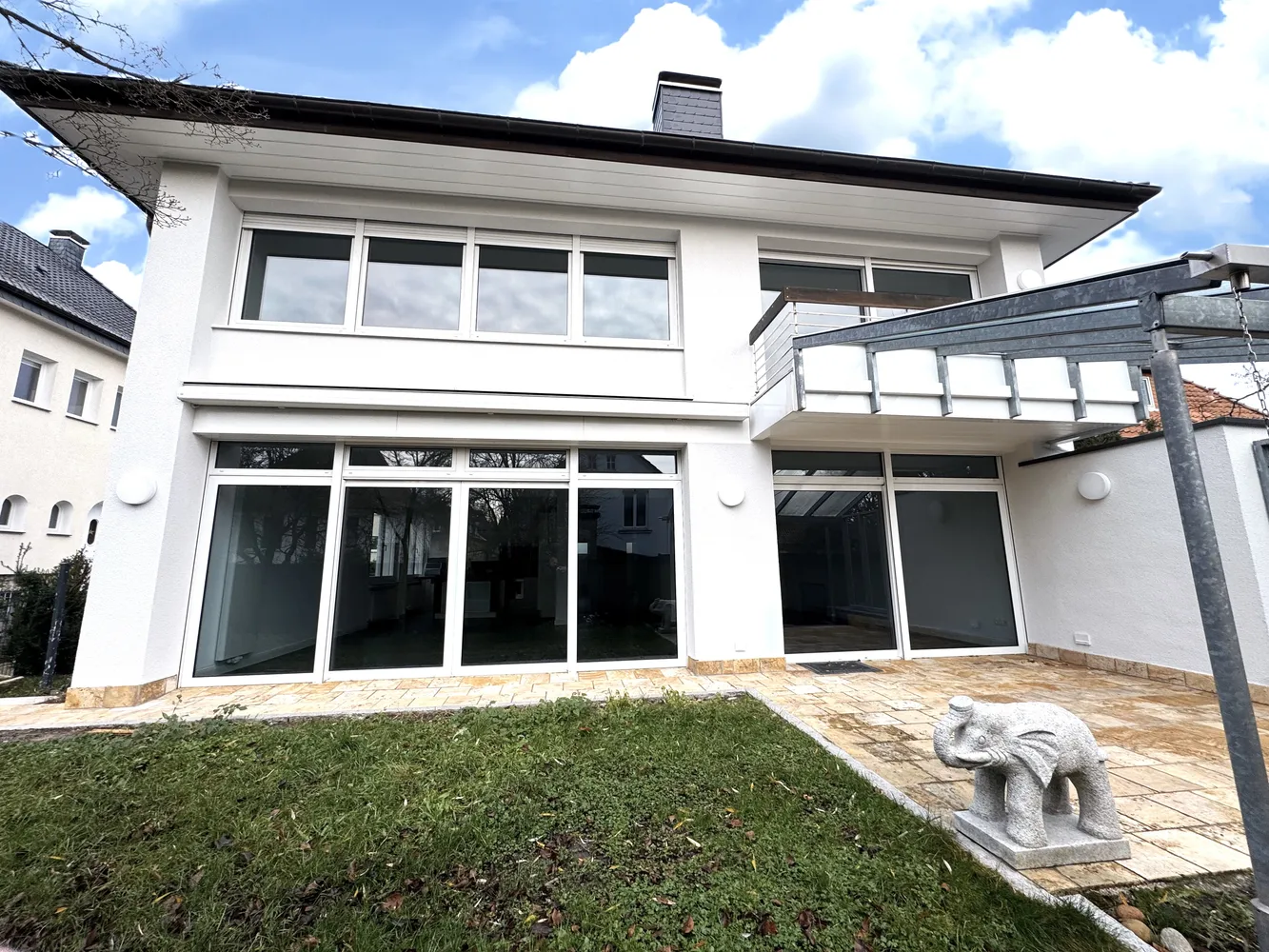 4 Zimmer Wohnung mit 188 m² in Detmold – Bild 1