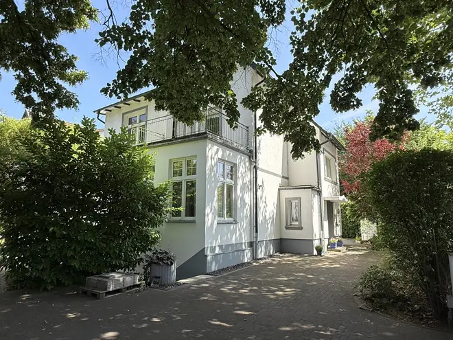 9 Zimmer Haus mit 251 m² in Hamburg – Bild 1