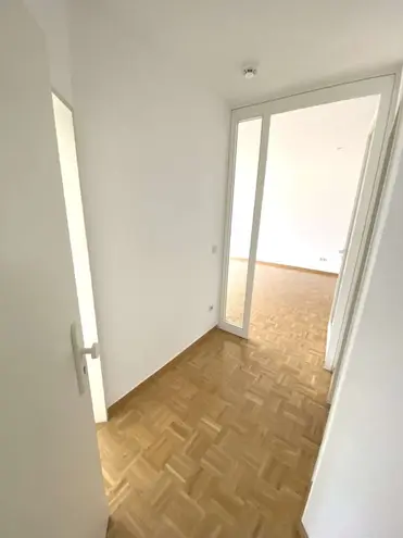 2 Zimmer Wohnung mit 65 m² in Düsseldorf – Bild 2