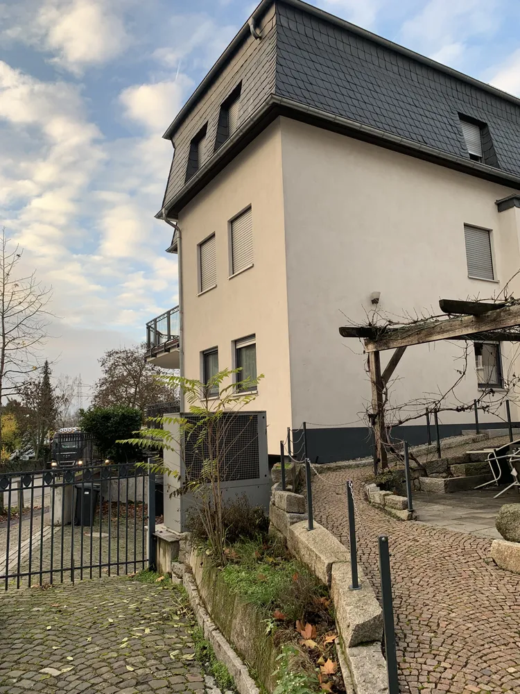 4 Zimmer Wohnung mit 150 m² in Wiesbaden – Bild 1