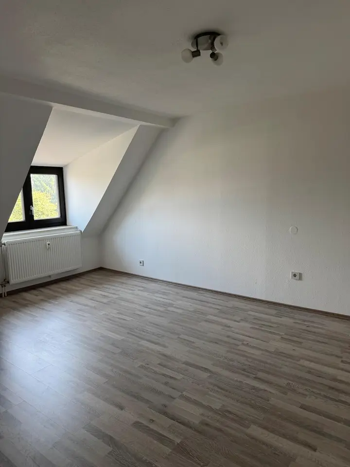 5 Zimmer Wohnung mit 110 m² in Regensburg – Bild 2