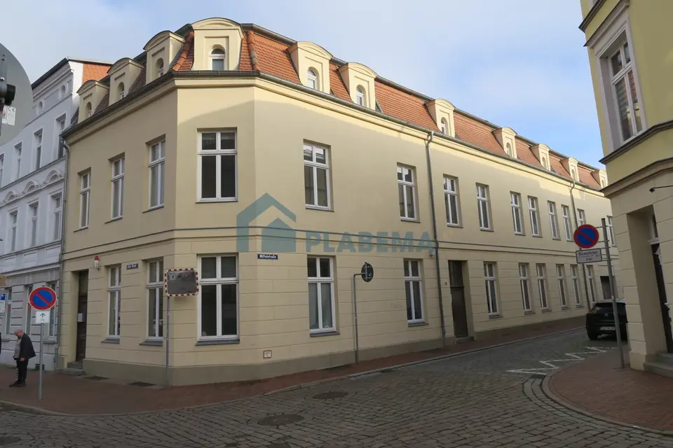 6 Zimmer Wohnung mit 196 m² in Schwerin – Bild 2