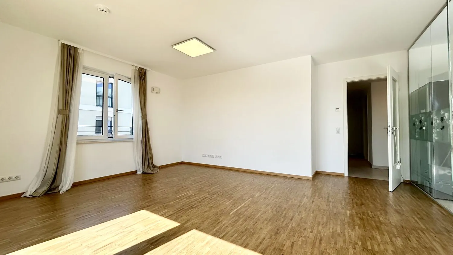 4 Zimmer Wohnung mit 109 m² in Dresden – Bild 2