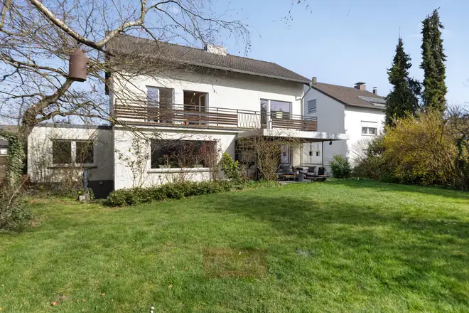 8 Zimmer Haus mit 222 m² in Bonn – Bild 1