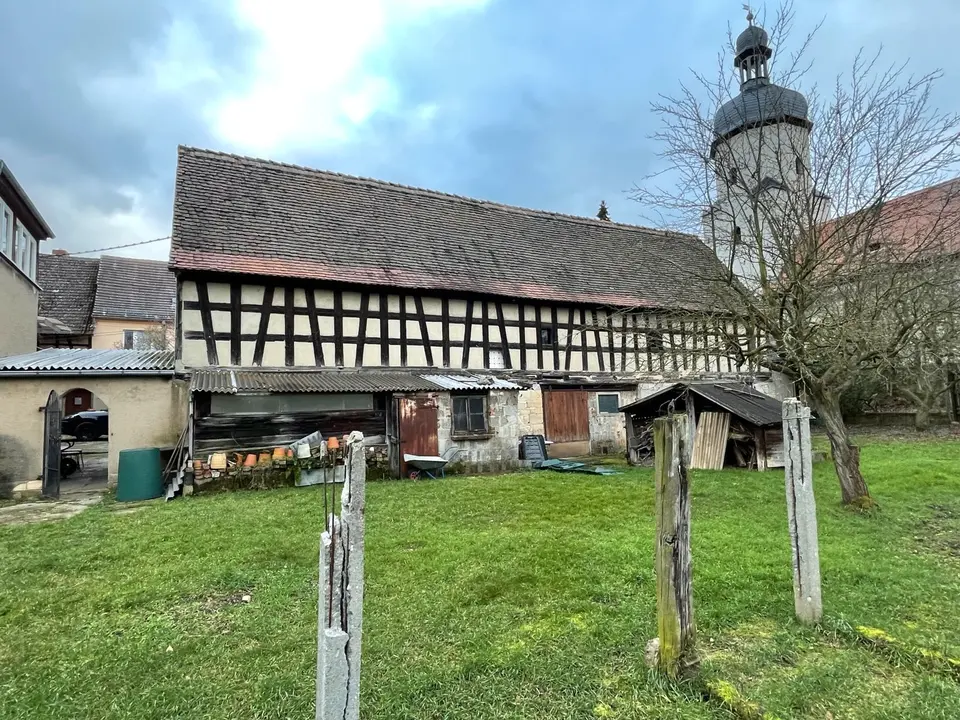 12 Zimmer Haus mit 220 m² in Halle (Saale) – Bild 1