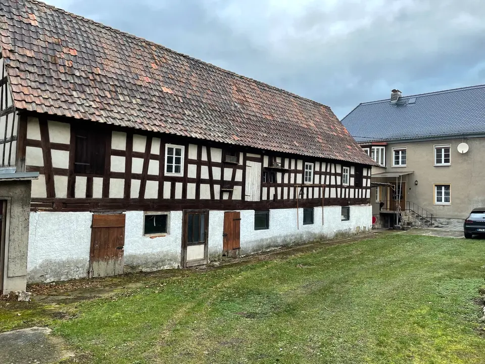 12 Zimmer Haus mit 220 m² in Halle (Saale) – Bild 2