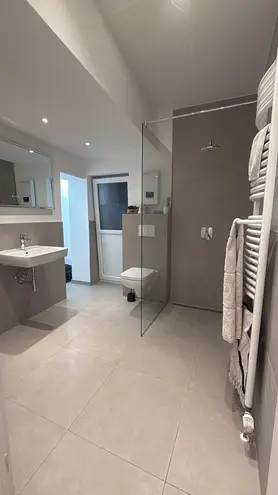 2 Zimmer Wohnung mit 85 m² in Köln – Bild 2