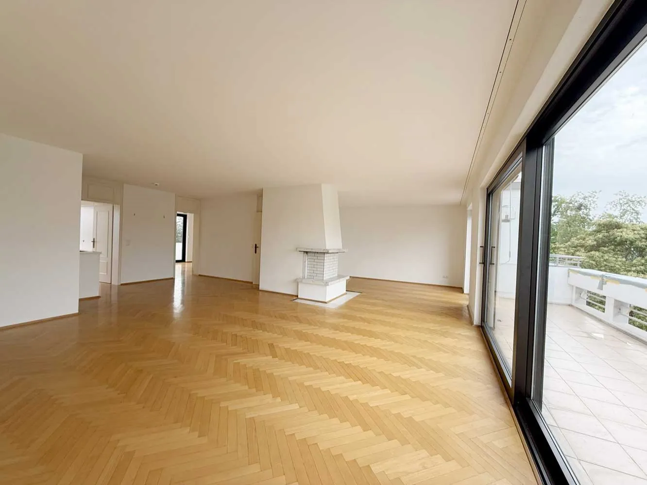 6 Zimmer Wohnung mit 200 m² in Oberursel (Taunus) – Bild 2