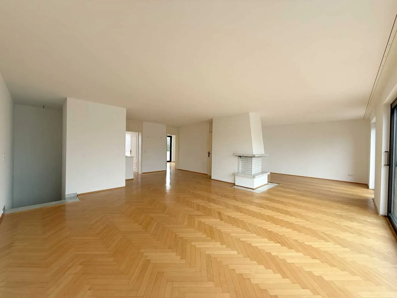 6 Zimmer Wohnung mit 200 m² in Oberursel (Taunus) – Bild 4
