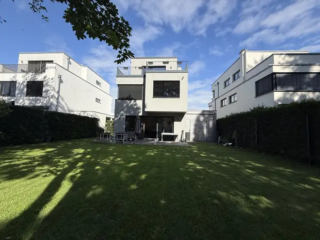8 Zimmer Haus mit 237 m² in Berlin – Bild 8