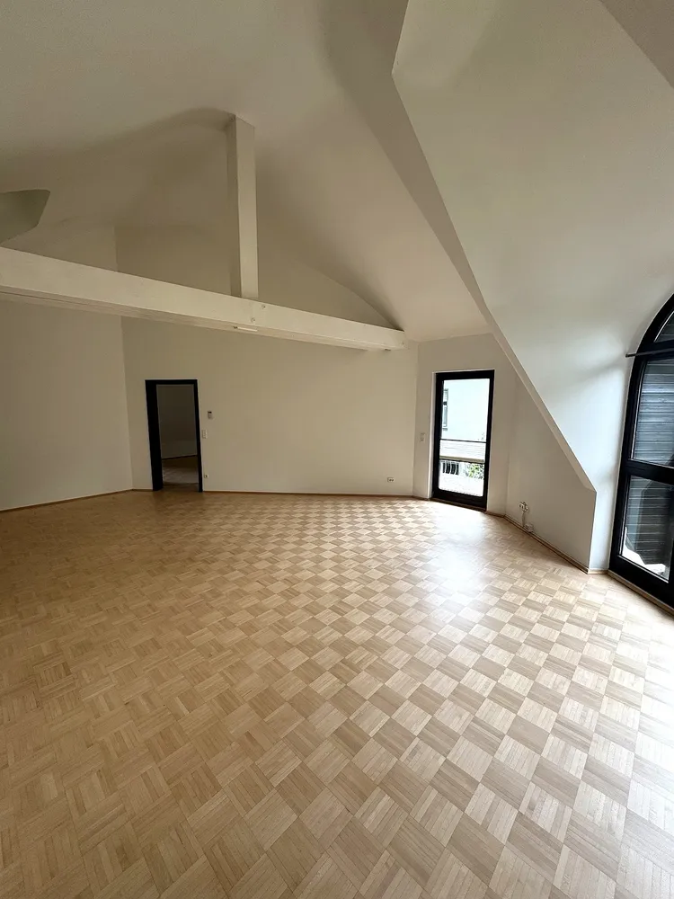 2 Zimmer Wohnung mit 88 m² in Wiesbaden – Bild 2