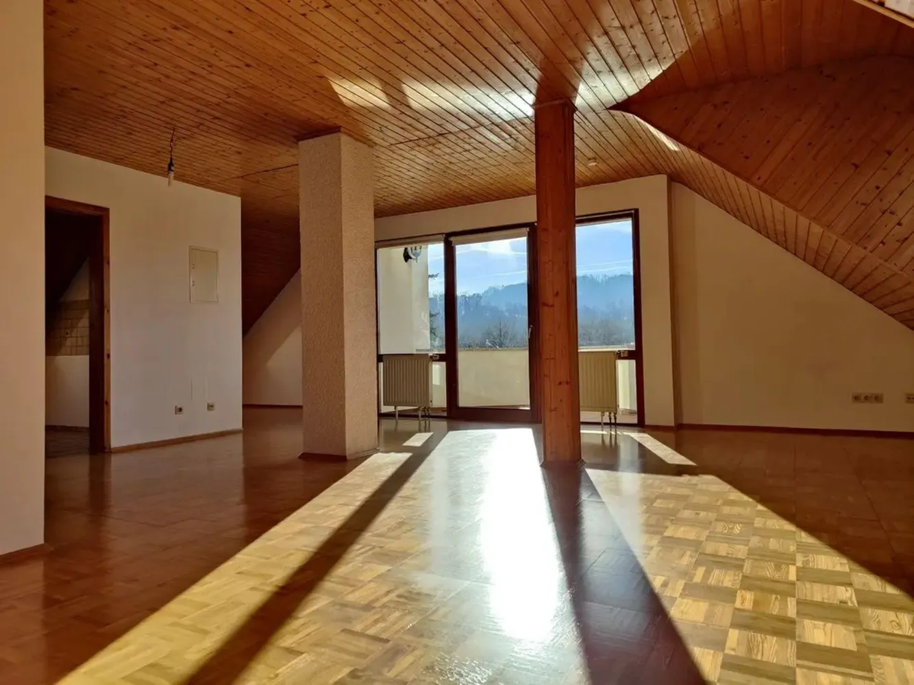 4 Zimmer Wohnung mit 100 m² in Karlsruhe – Bild 1