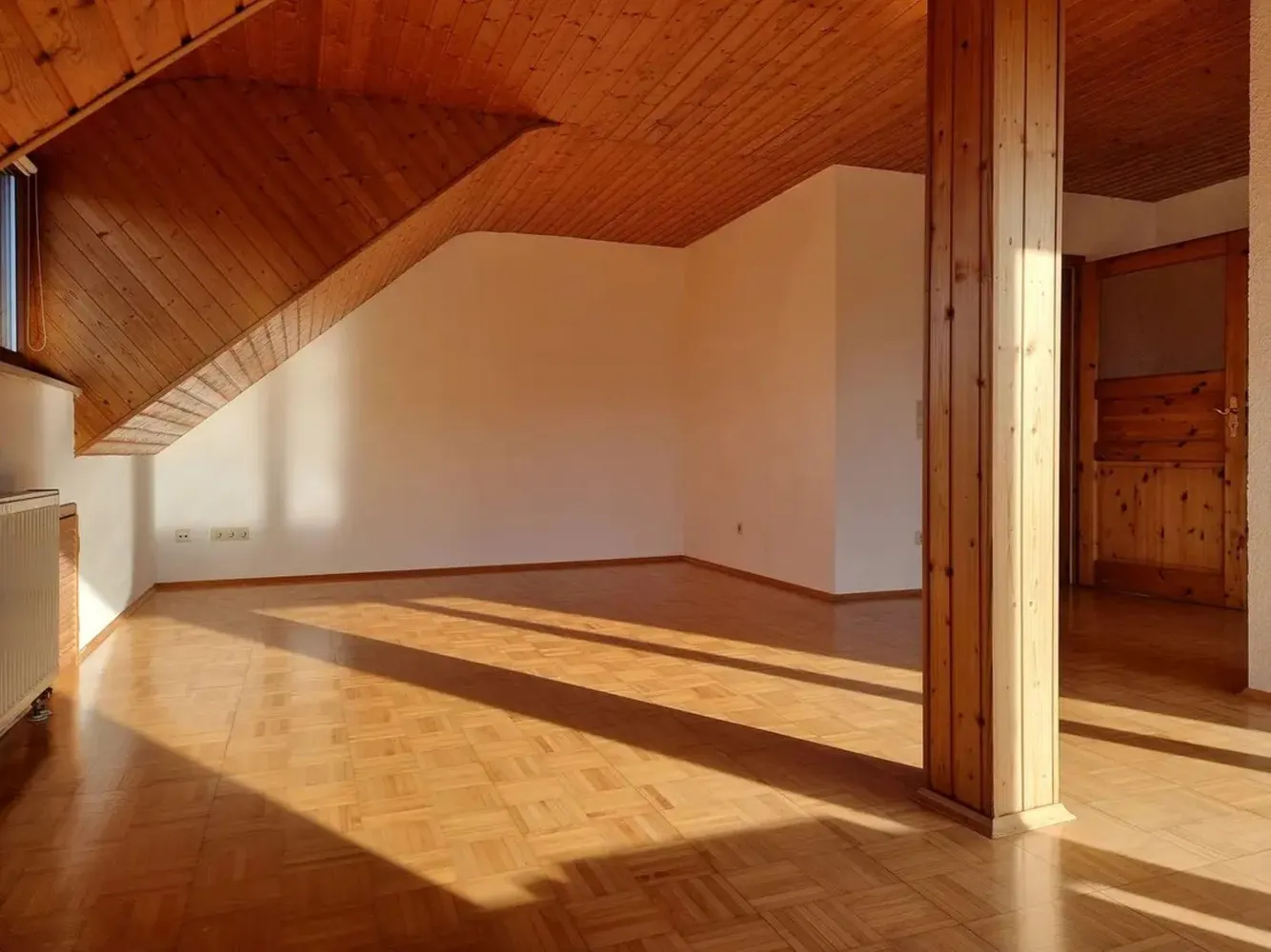 4 Zimmer Wohnung mit 100 m² in Karlsruhe – Bild 2