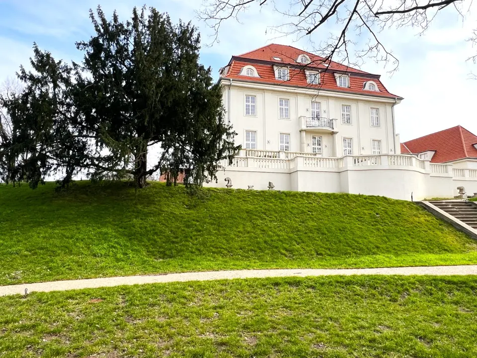 4 Zimmer Wohnung mit 137 m² in Schwerin – Bild 1