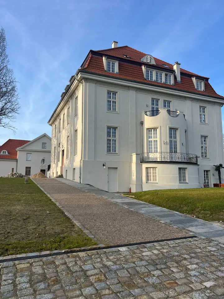 4 Zimmer Wohnung mit 137 m² in Schwerin – Bild 2