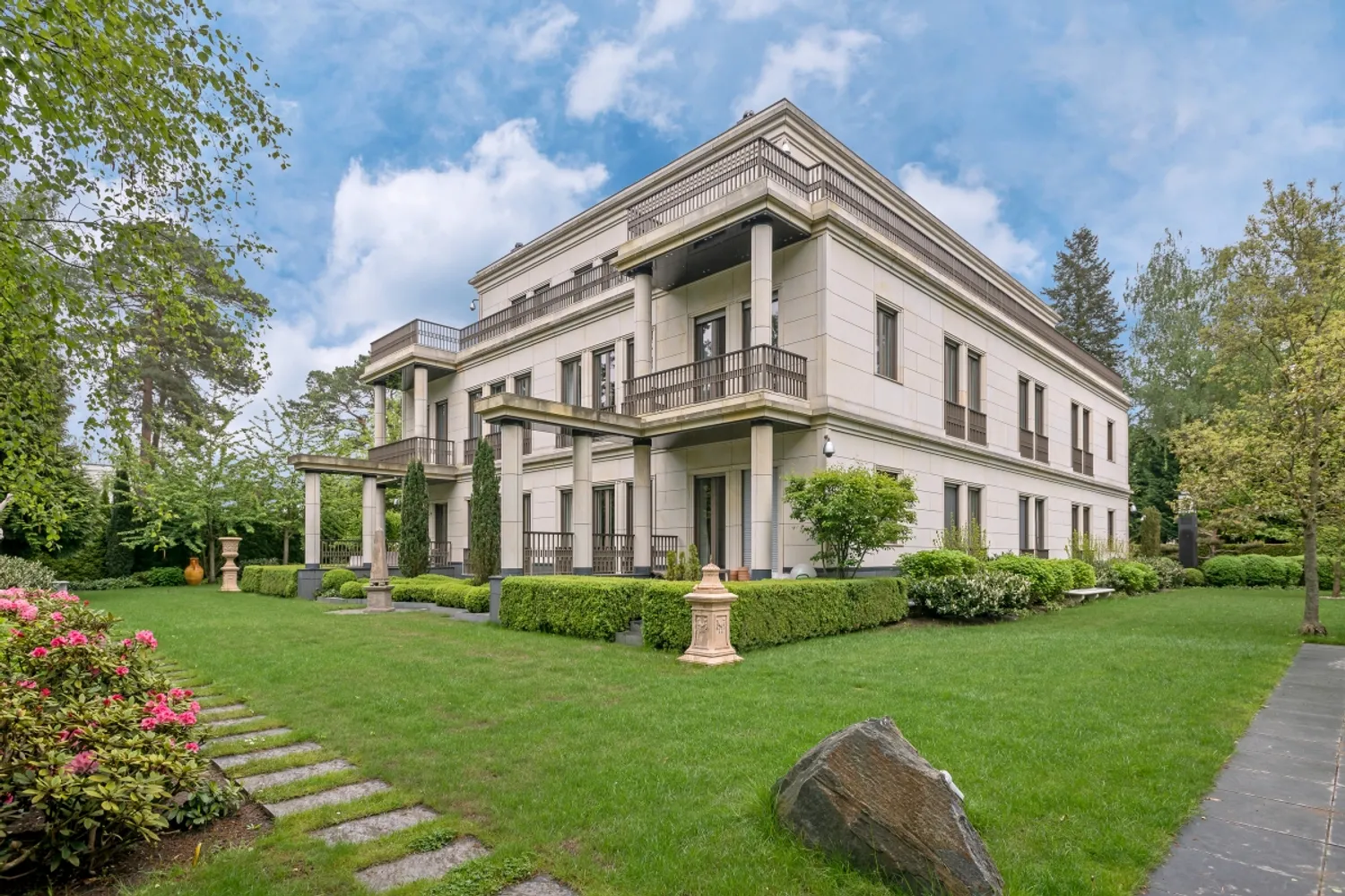 6 Zimmer Wohnung mit 248 m² in Berlin – Bild 12