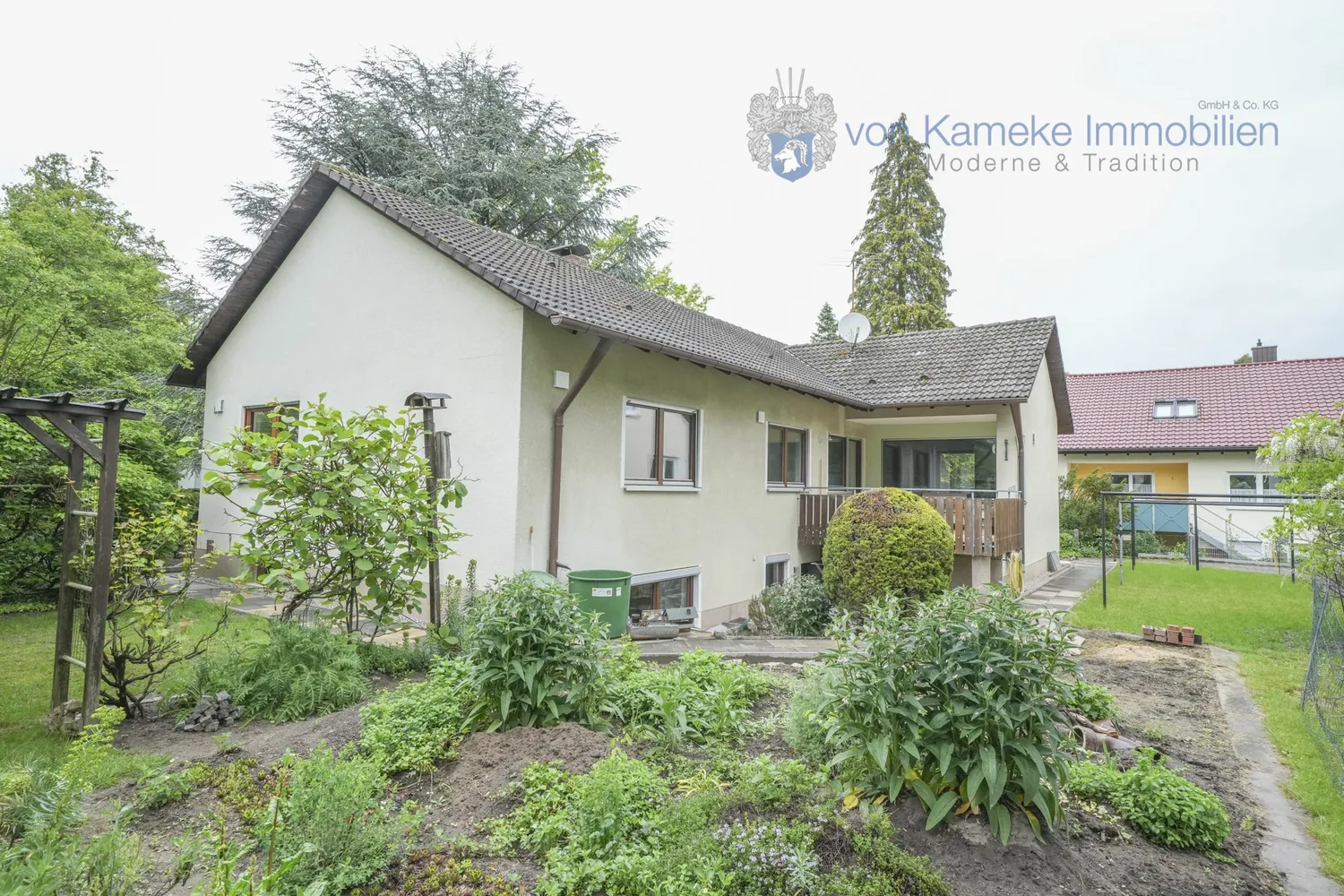 6 Zimmer Haus mit 213 m² in Erlangen – Bild 1