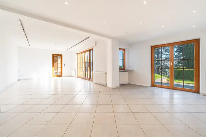 8 Zimmer Haus mit 194 m² in Esslingen am Neckar – Bild 1