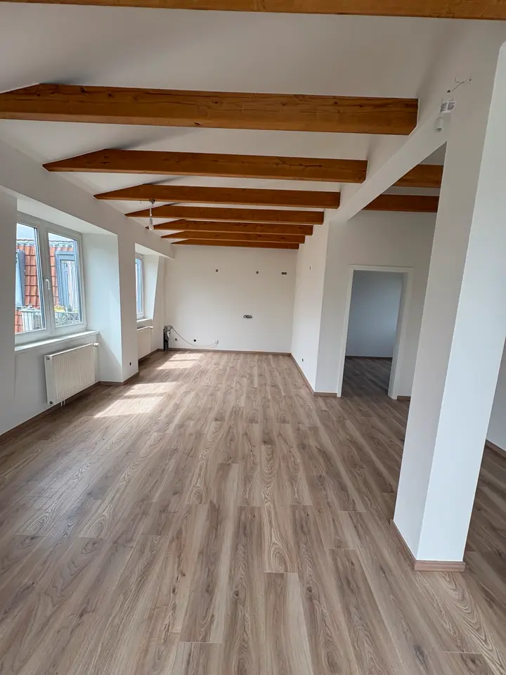 5 Zimmer Wohnung mit 111 m² in Neubrandenburg – Bild 1