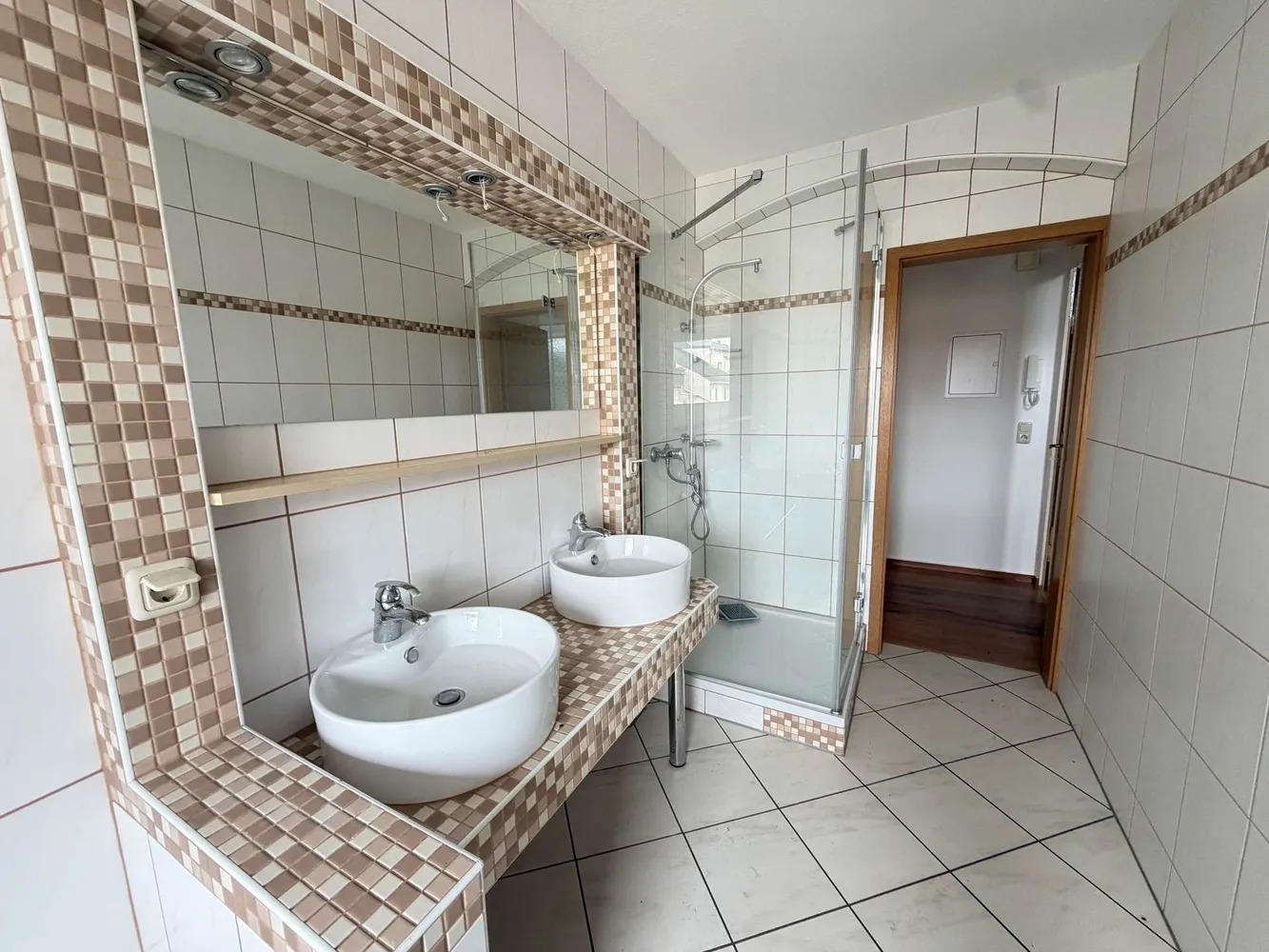 2 Zimmer Wohnung mit 77 m² in Plauen – Bild 1