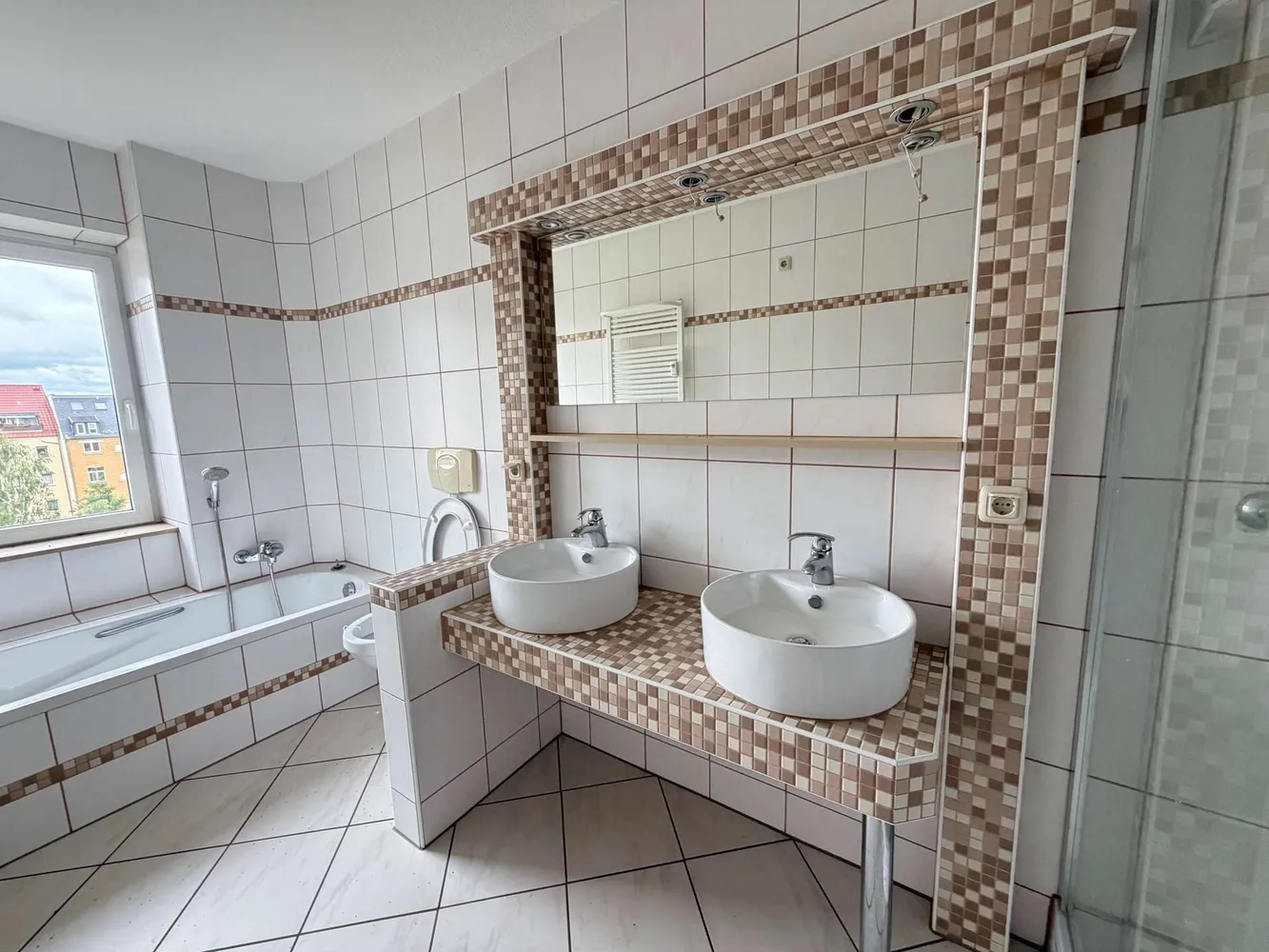 2 Zimmer Wohnung mit 77 m² in Plauen – Bild 2