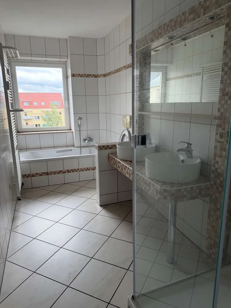 2 Zimmer Wohnung mit 77 m² in Plauen – Bild 4