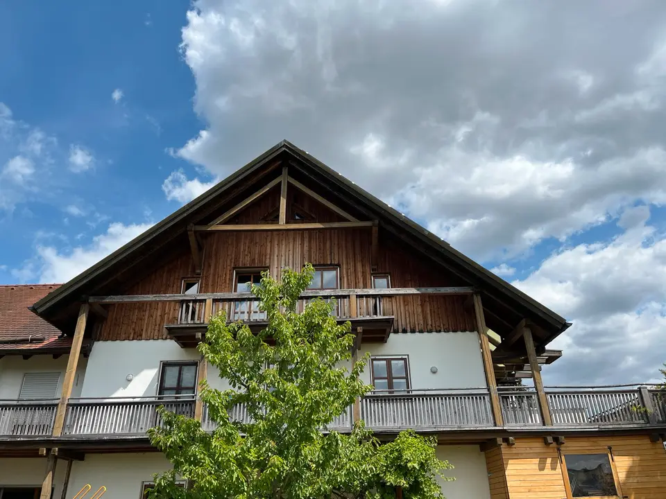 8 Zimmer Wohnung mit 258 m² in Amberg – Bild 2