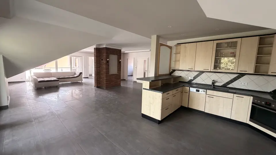 4 Zimmer Wohnung mit 150 m² in Gießen – Bild 1