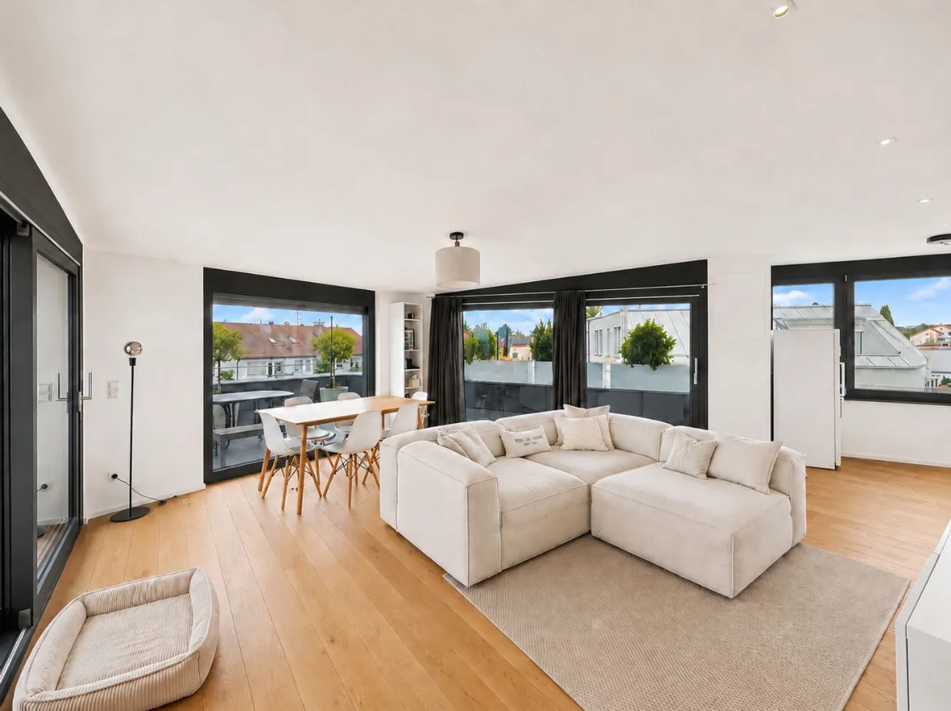 4 Zimmer Wohnung mit 132 m² in Stuttgart – Bild 1