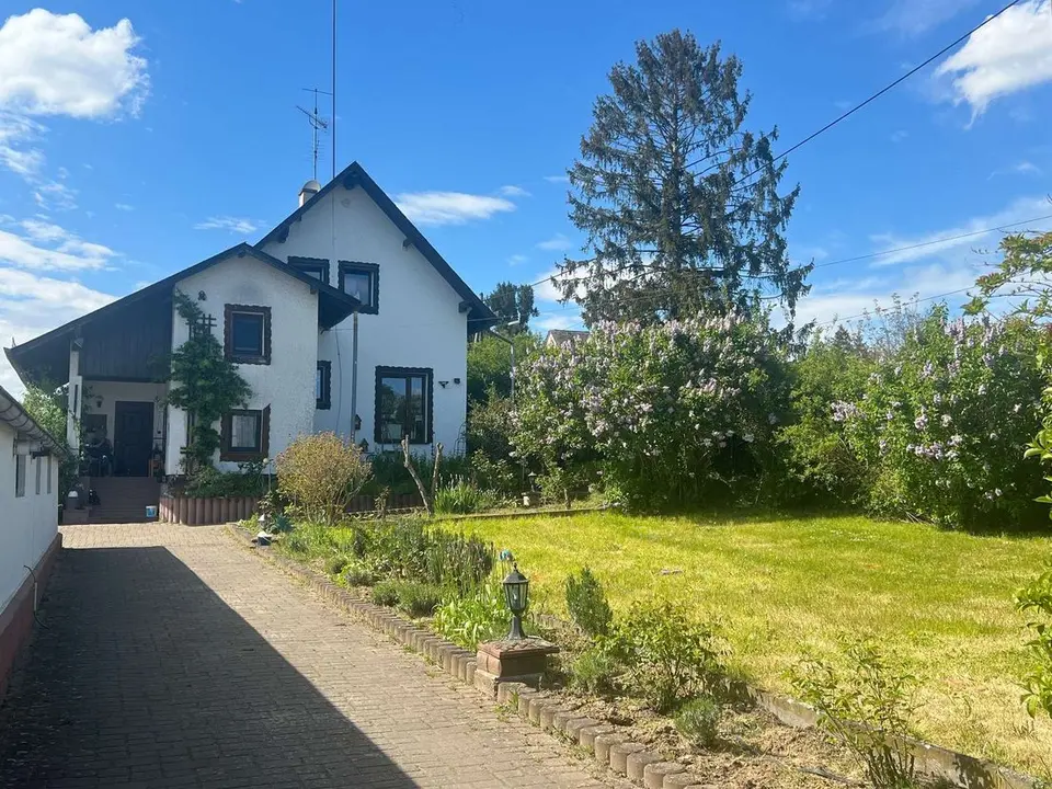 10 Zimmer Haus mit 290 m² in Frankfurt am Main – Bild 1