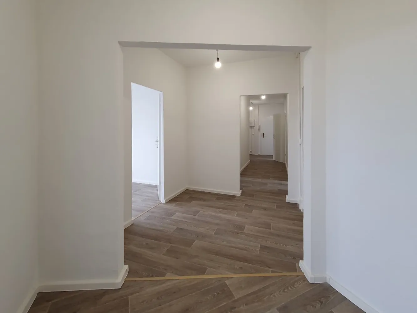 5 Zimmer Wohnung mit 115 m² in Dresden – Bild 1