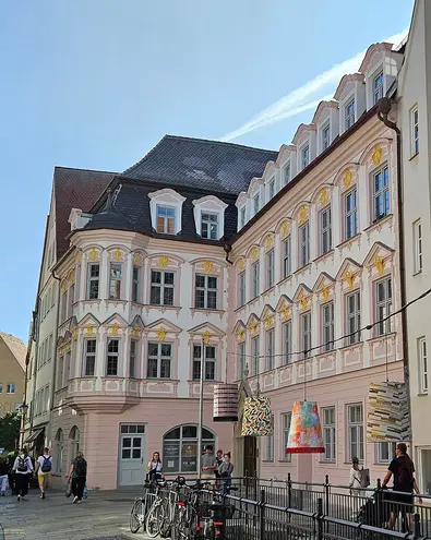 4 Zimmer Wohnung mit 182 m² in Augsburg – Bild 2