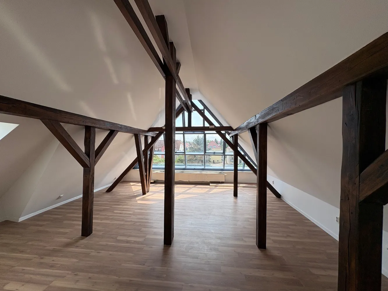 4 Zimmer Wohnung mit 132 m² in Dresden – Bild 2