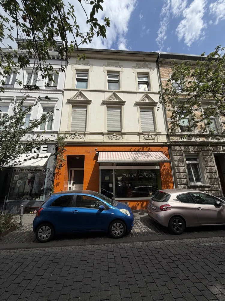 7 Zimmer Wohnung mit 143 m² in Bonn – Bild 1