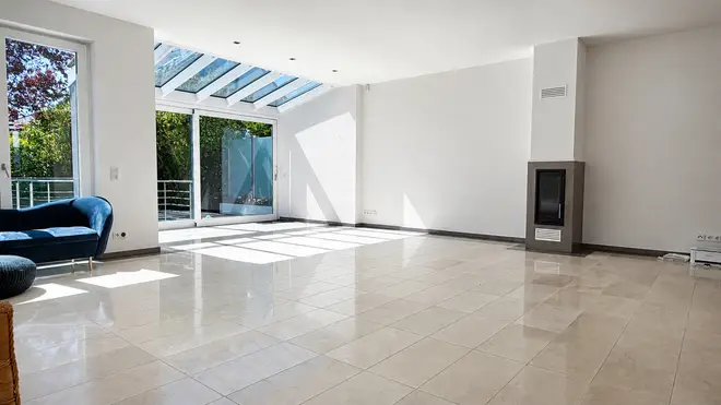 6 Zimmer Haus mit 249 m² in Düsseldorf – Bild 1