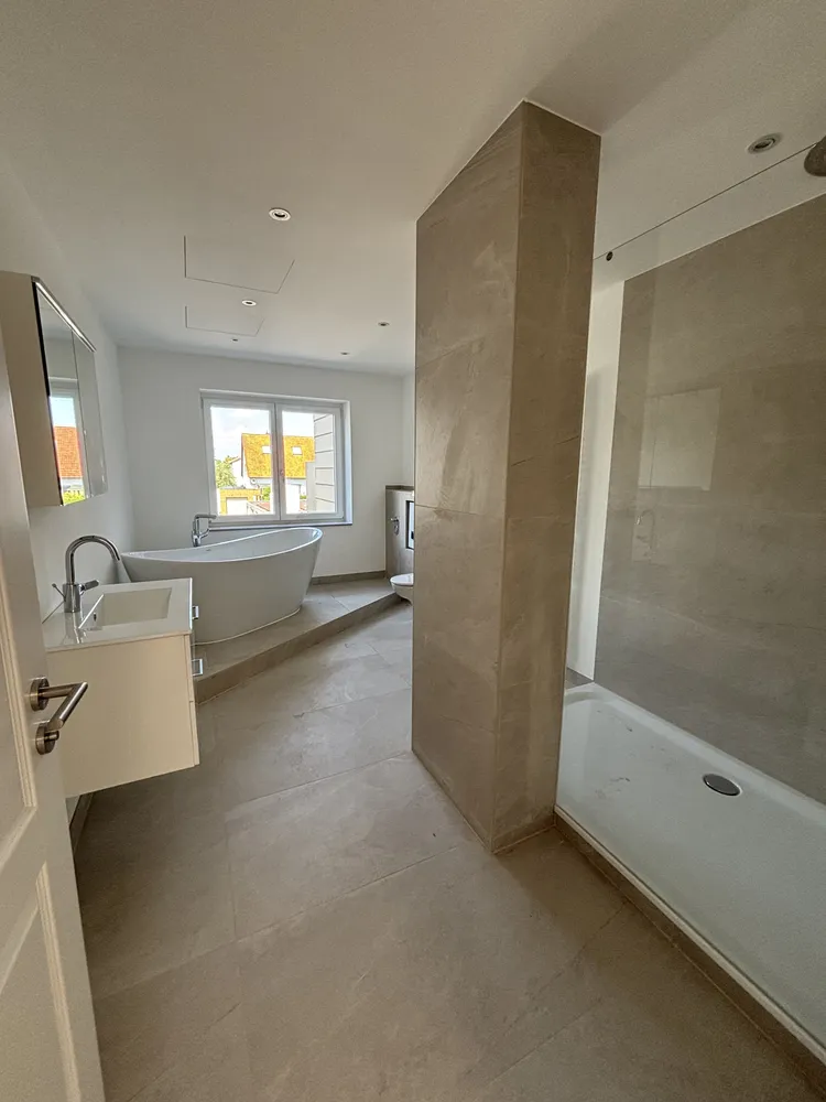 4 Zimmer Wohnung mit 165 m² in Hannover – Bild 1