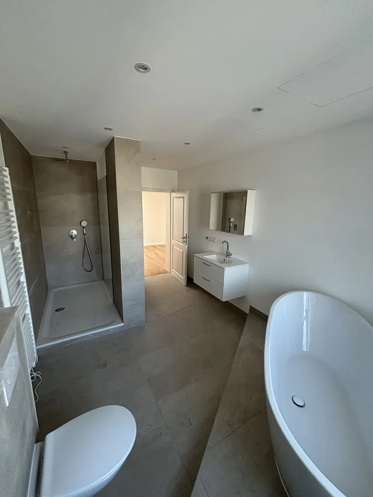 4 Zimmer Wohnung mit 165 m² in Hannover – Bild 2