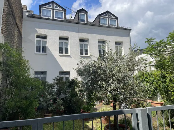 8 Zimmer Haus mit 195 m² in Wiesbaden – Bild 1