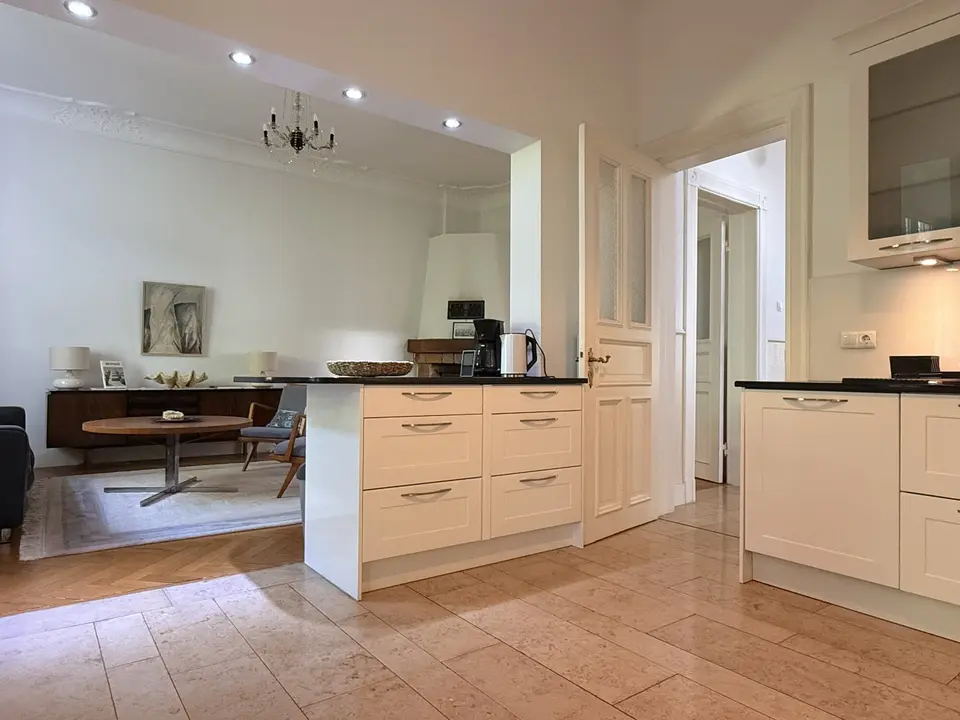 9 Zimmer Haus mit 251 m² in Norderstedt – Bild 3