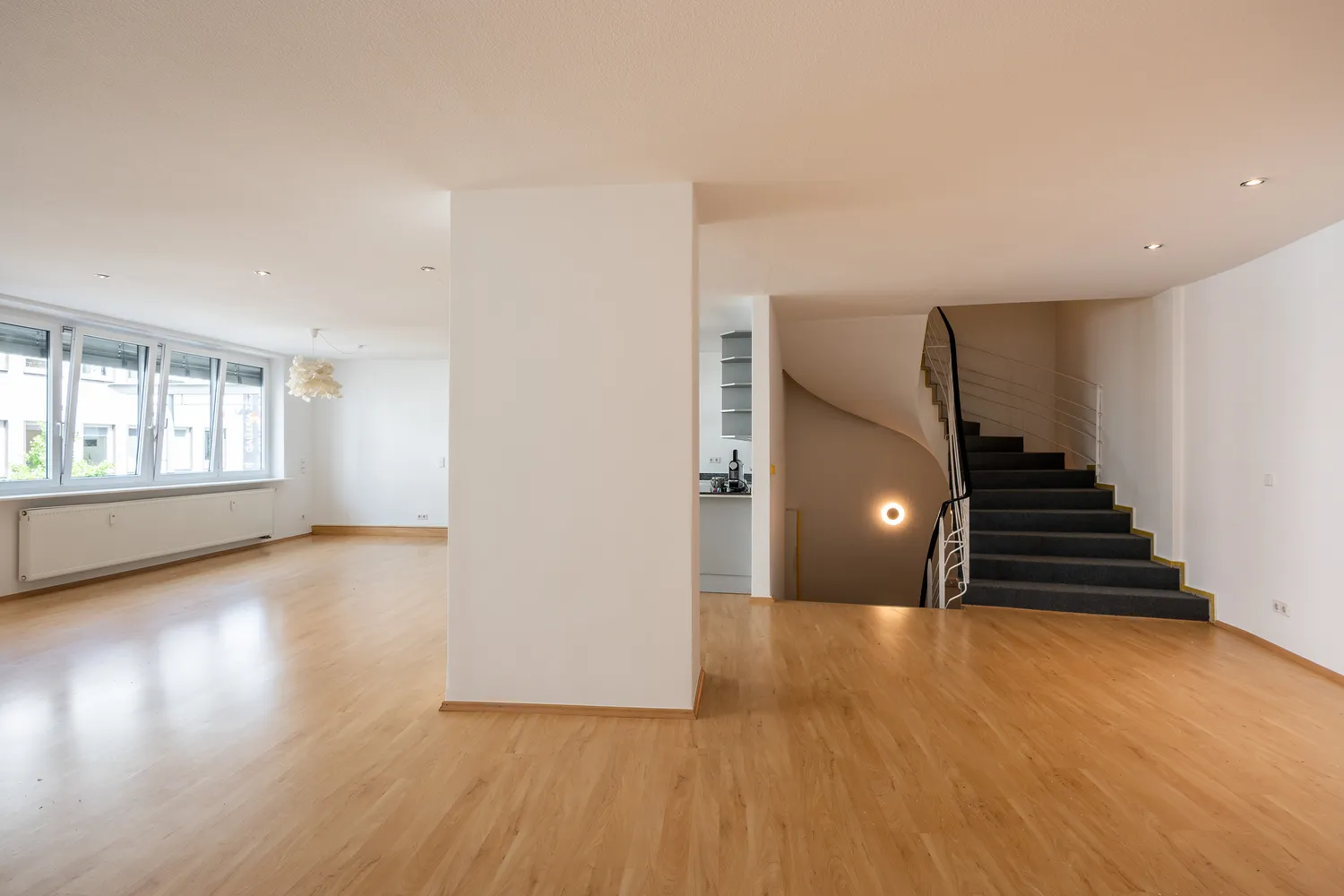 5 Zimmer Wohnung mit 190 m² in Esslingen am Neckar – Bild 1