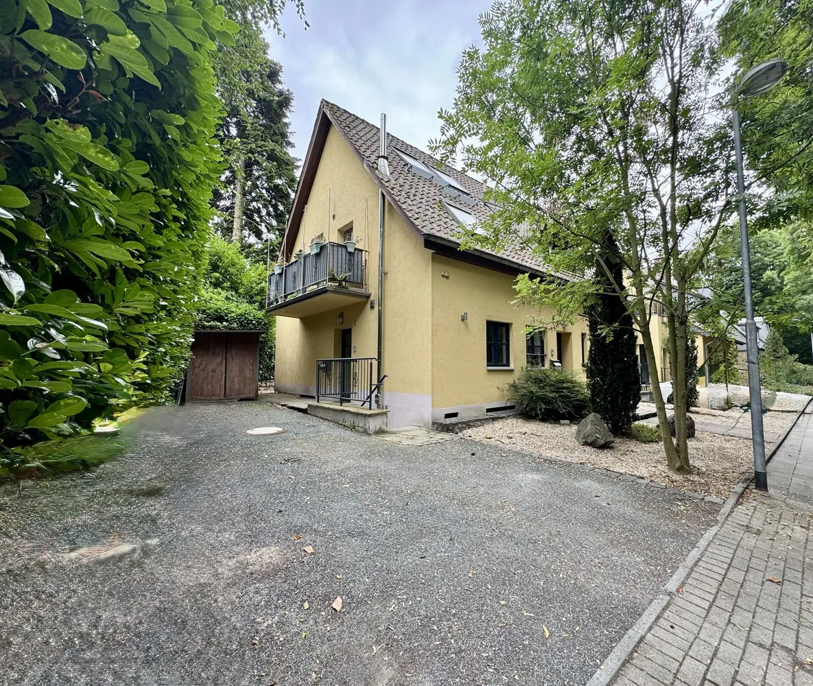 4 Zimmer Wohnung mit 136 m² in Neuss – Bild 1