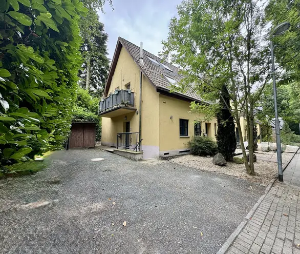 4 Zimmer Wohnung mit 136 m² in Neuss – Bild 1