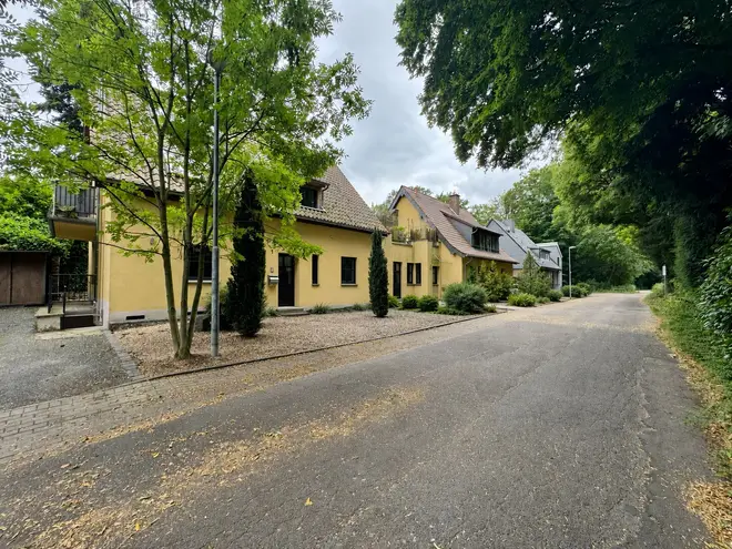 4 Zimmer Wohnung mit 136 m² in Neuss – Bild 2