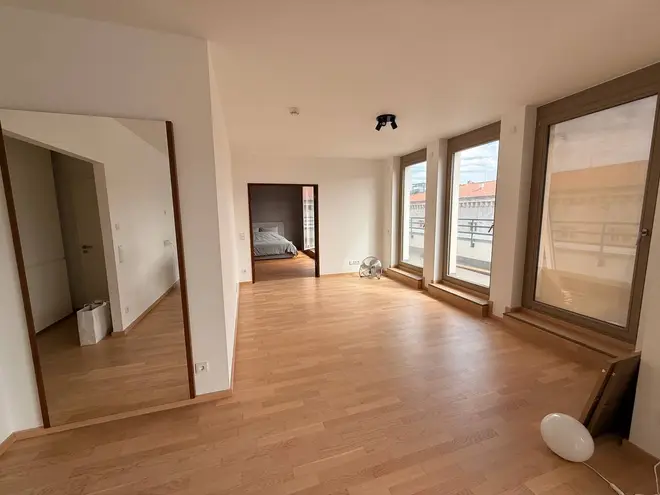 2 Zimmer Wohnung mit 112 m² in Berlin – Bild 1
