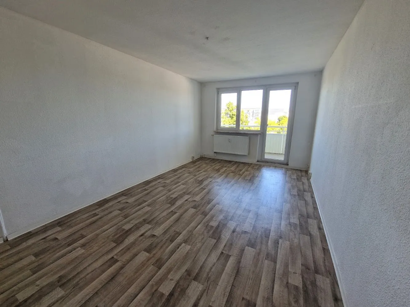 4 Zimmer Wohnung mit 73 m² in Neubrandenburg – Bild 1