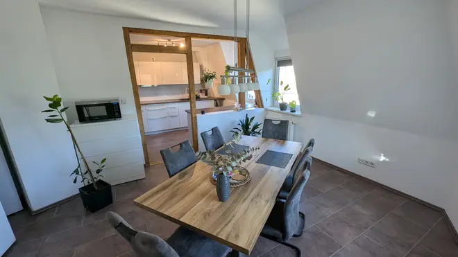 4 Zimmer Wohnung mit 100 m² in Karlsruhe – Bild 2